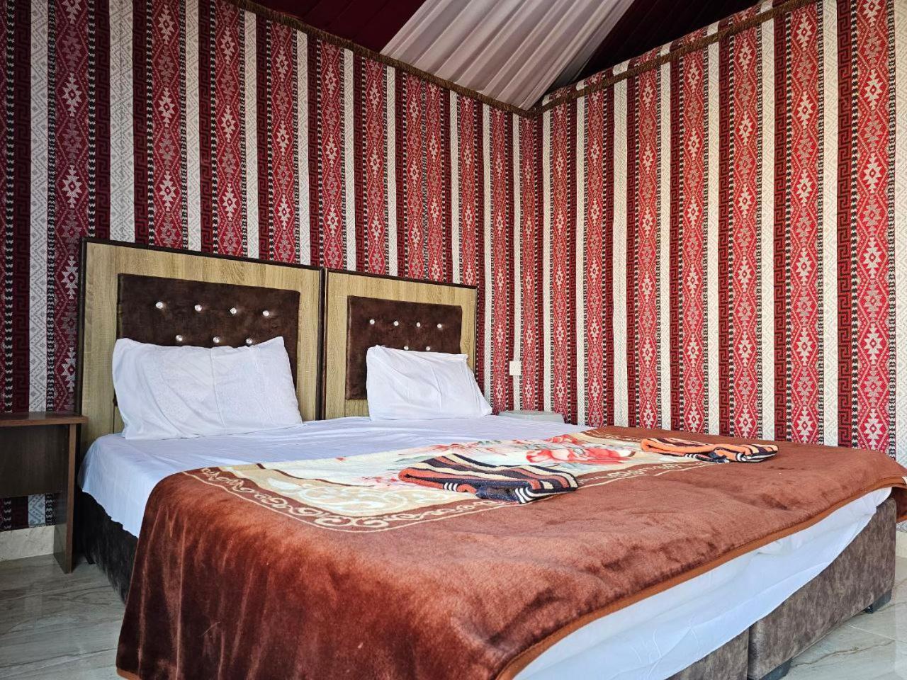 Bed and Breakfast Beduin Star Trail Camp Wadi Rum Esterno foto