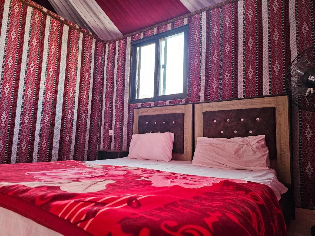 Bed and Breakfast Beduin Star Trail Camp Wadi Rum Esterno foto
