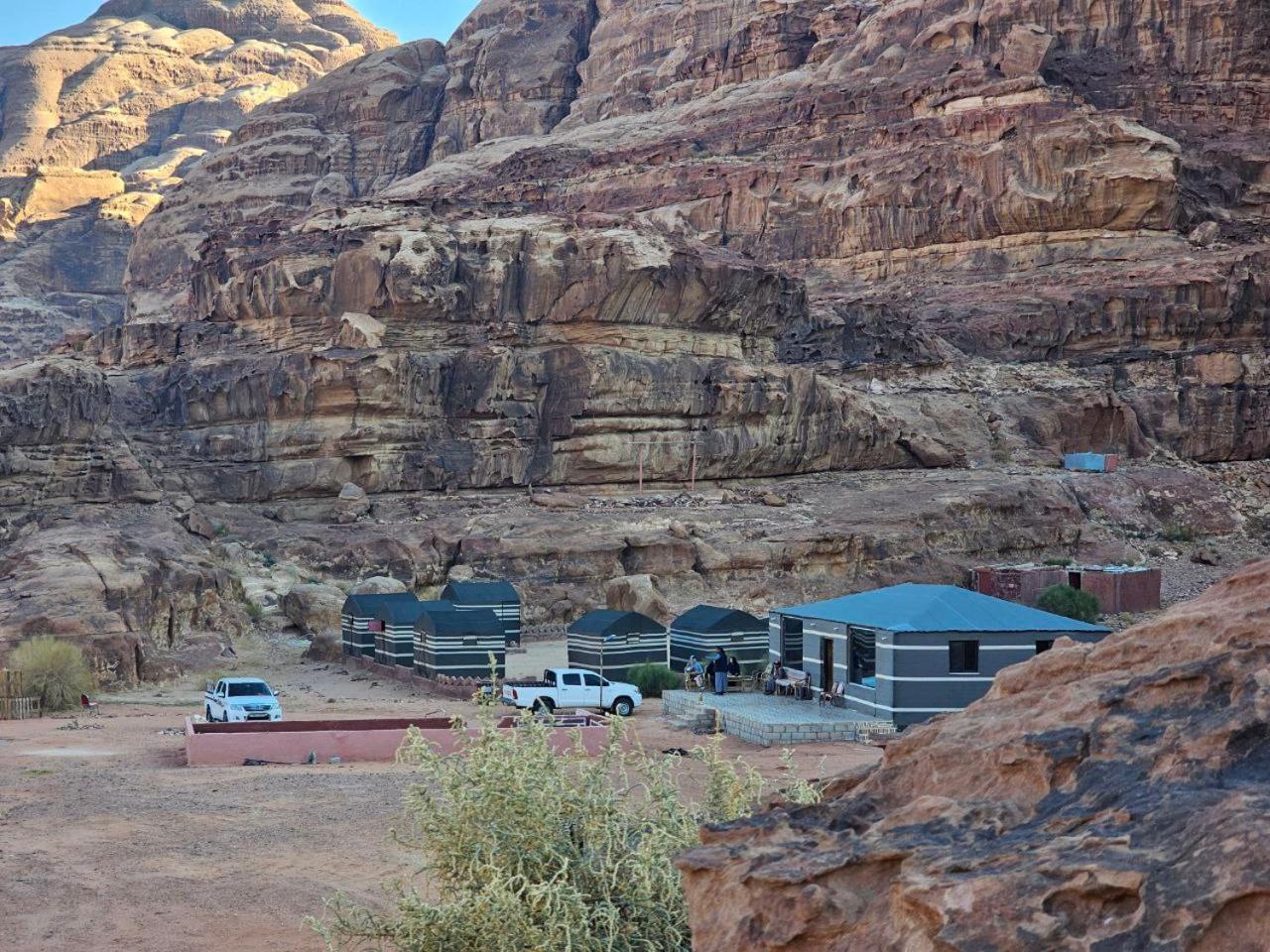 Bed and Breakfast Beduin Star Trail Camp Wadi Rum Esterno foto