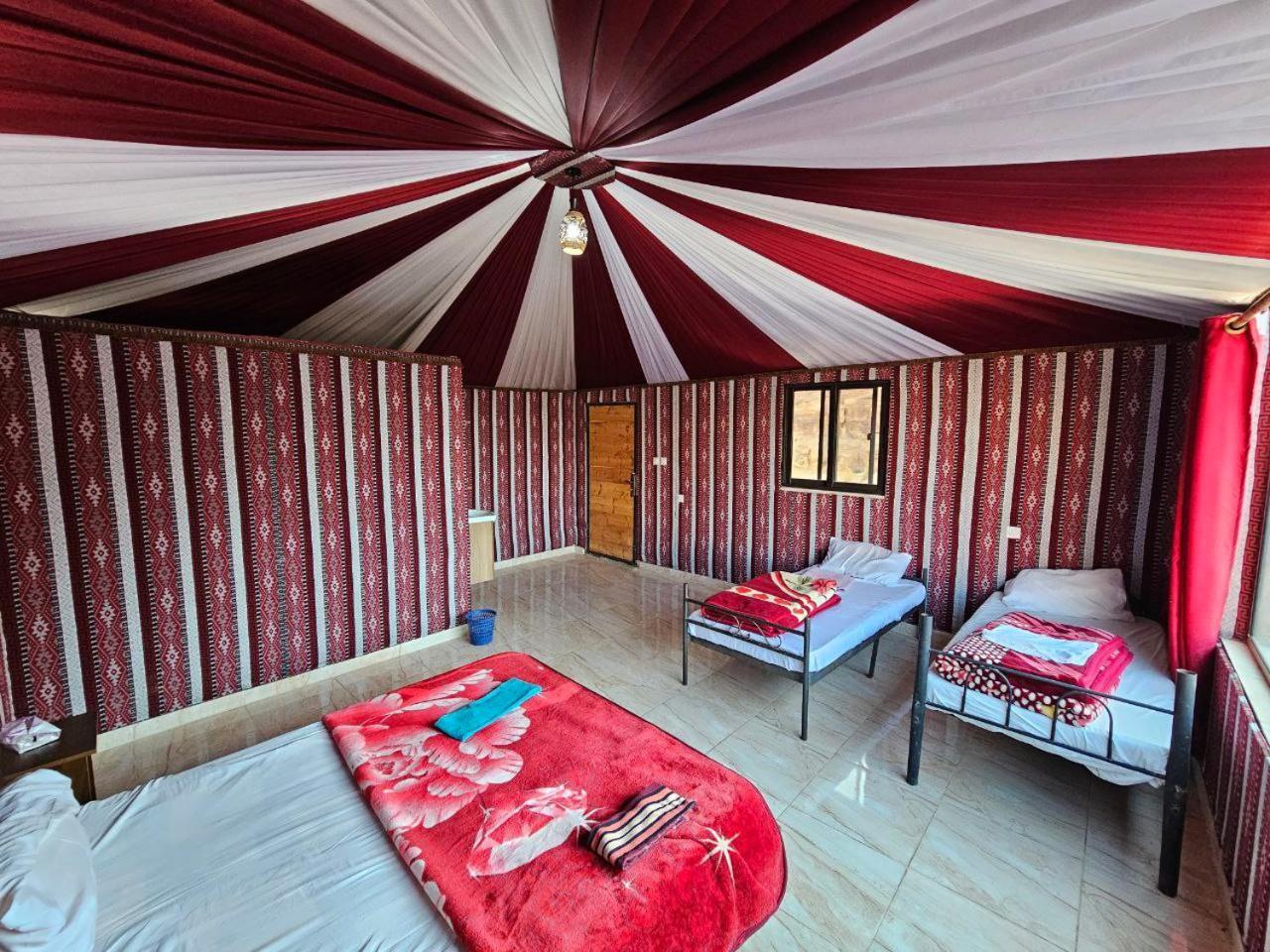 Bed and Breakfast Beduin Star Trail Camp Wadi Rum Esterno foto