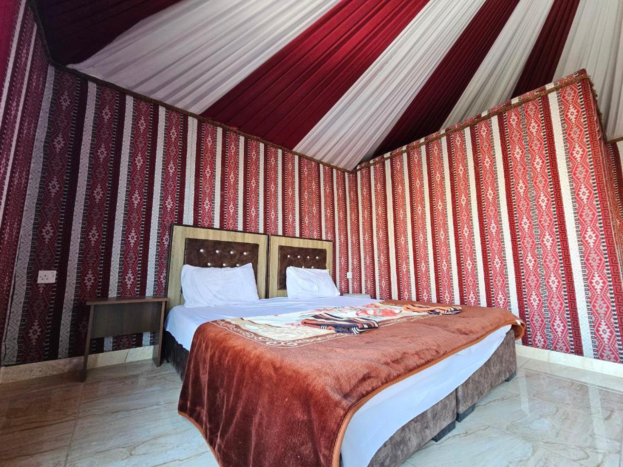 Bed and Breakfast Beduin Star Trail Camp Wadi Rum Esterno foto