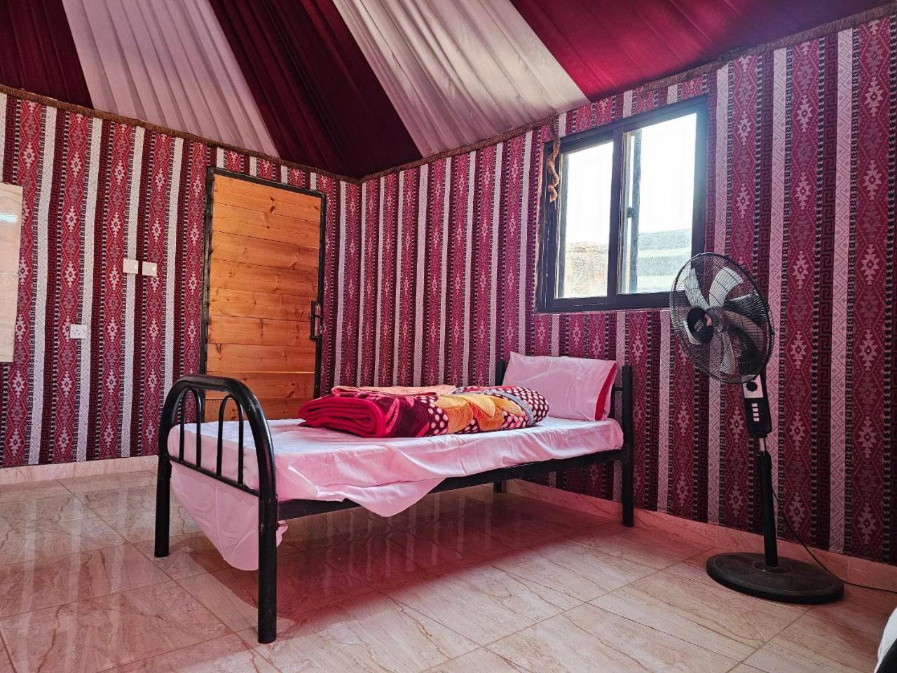 Bed and Breakfast Beduin Star Trail Camp Wadi Rum Esterno foto