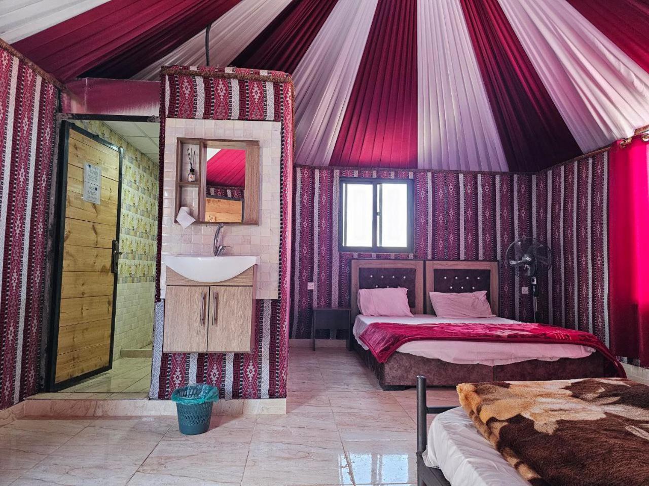 Bed and Breakfast Beduin Star Trail Camp Wadi Rum Esterno foto