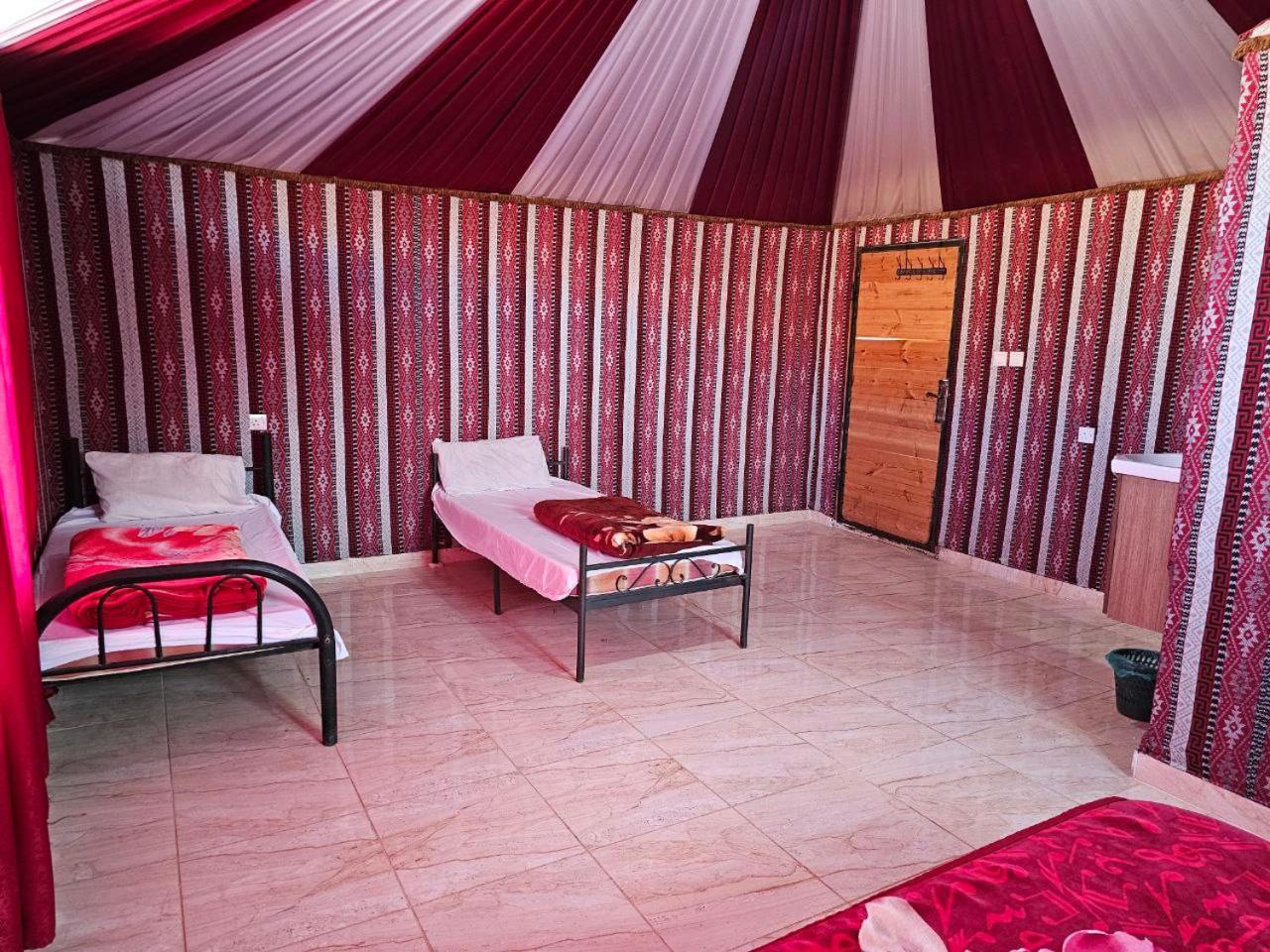 Bed and Breakfast Beduin Star Trail Camp Wadi Rum Esterno foto