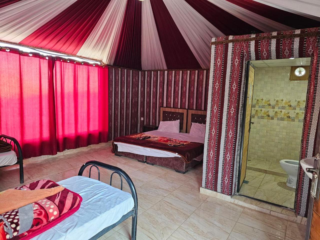 Bed and Breakfast Beduin Star Trail Camp Wadi Rum Esterno foto