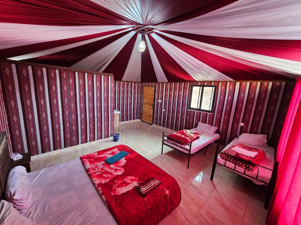 Bed and Breakfast Beduin Star Trail Camp Wadi Rum Esterno foto