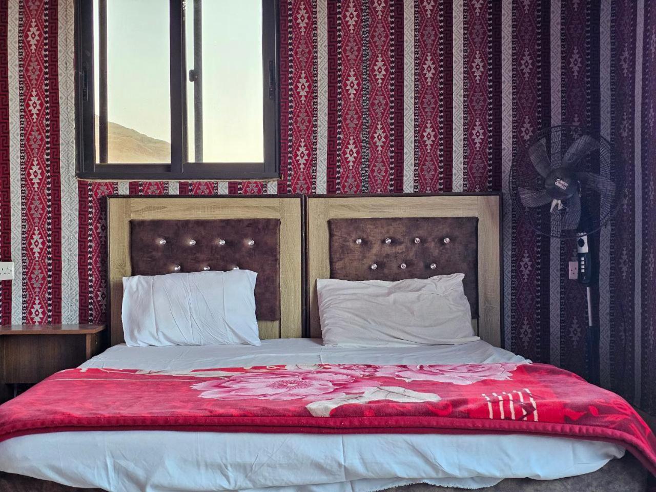 Bed and Breakfast Beduin Star Trail Camp Wadi Rum Esterno foto