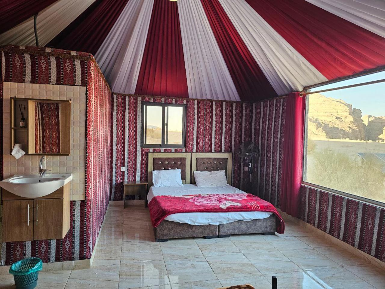 Bed and Breakfast Beduin Star Trail Camp Wadi Rum Esterno foto