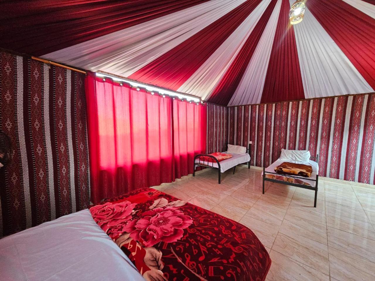 Bed and Breakfast Beduin Star Trail Camp Wadi Rum Esterno foto