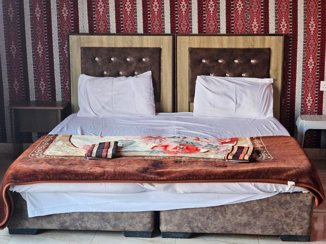 Bed and Breakfast Beduin Star Trail Camp Wadi Rum Esterno foto