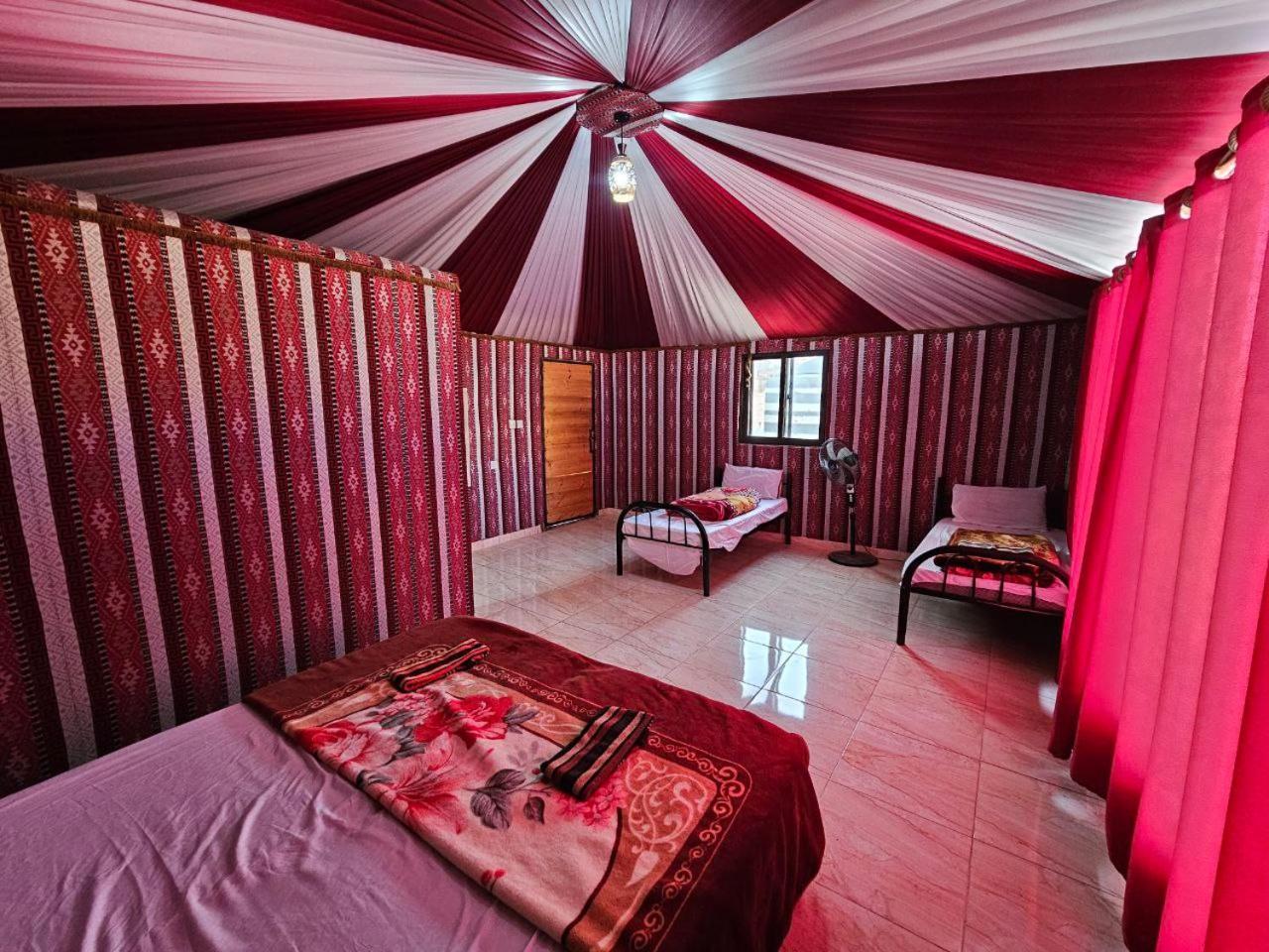 Bed and Breakfast Beduin Star Trail Camp Wadi Rum Esterno foto