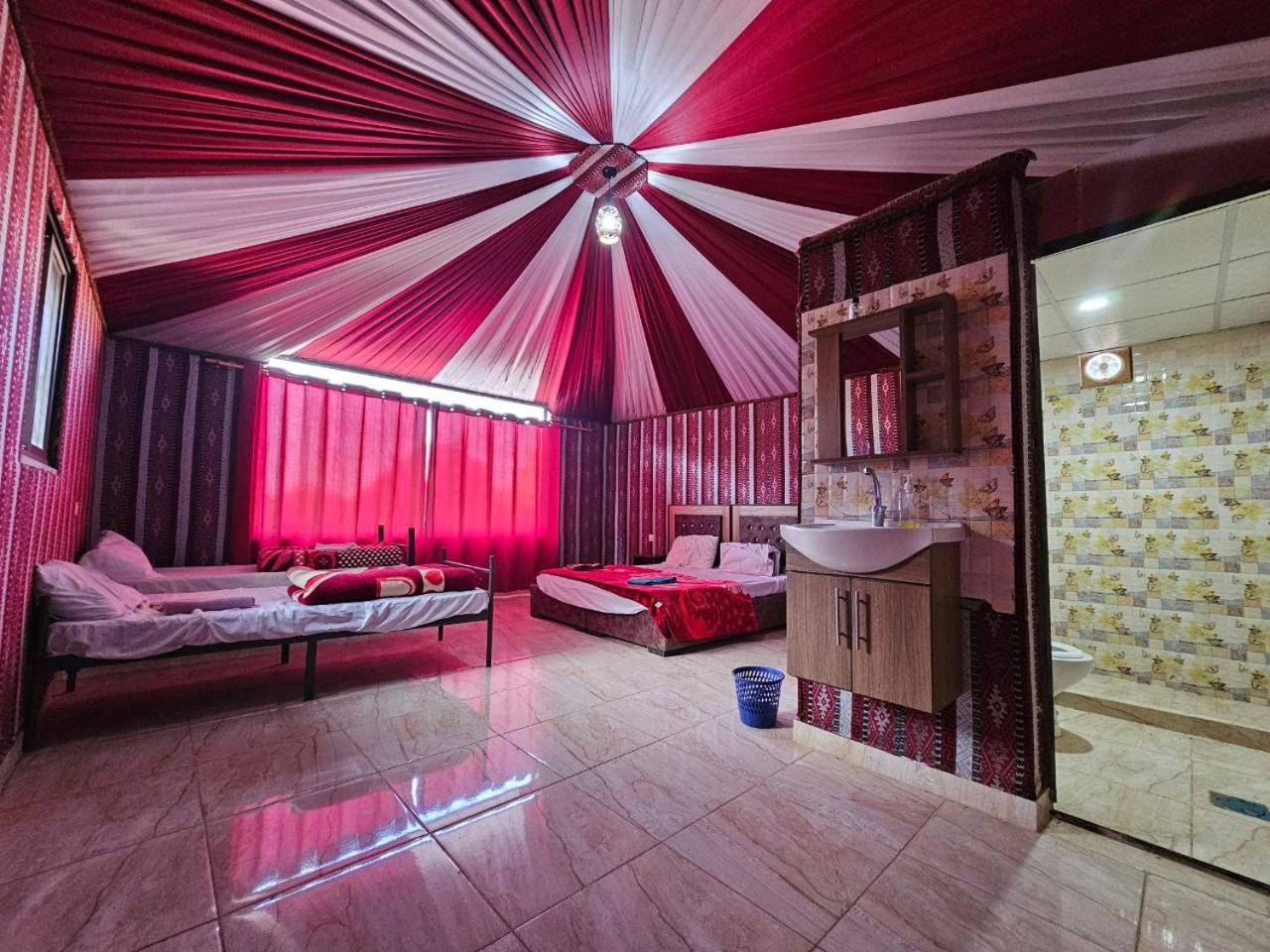 Bed and Breakfast Beduin Star Trail Camp Wadi Rum Esterno foto