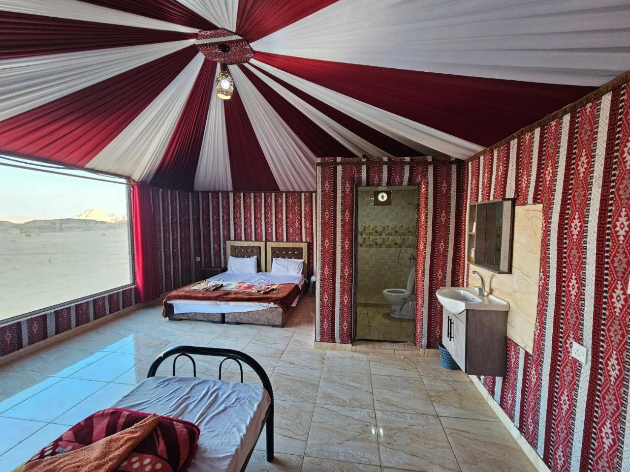 Bed and Breakfast Beduin Star Trail Camp Wadi Rum Esterno foto