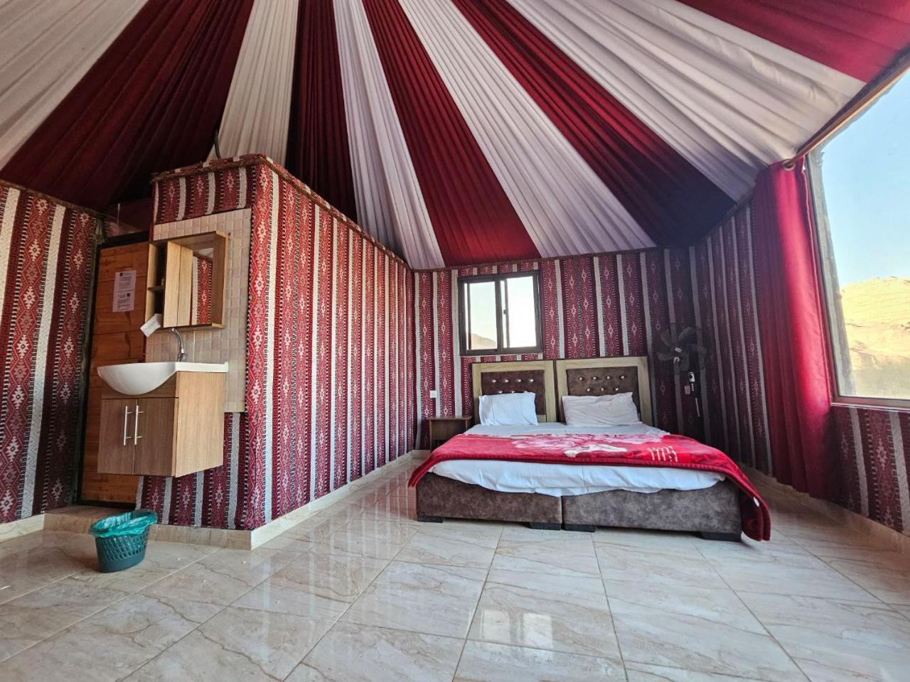 Bed and Breakfast Beduin Star Trail Camp Wadi Rum Esterno foto