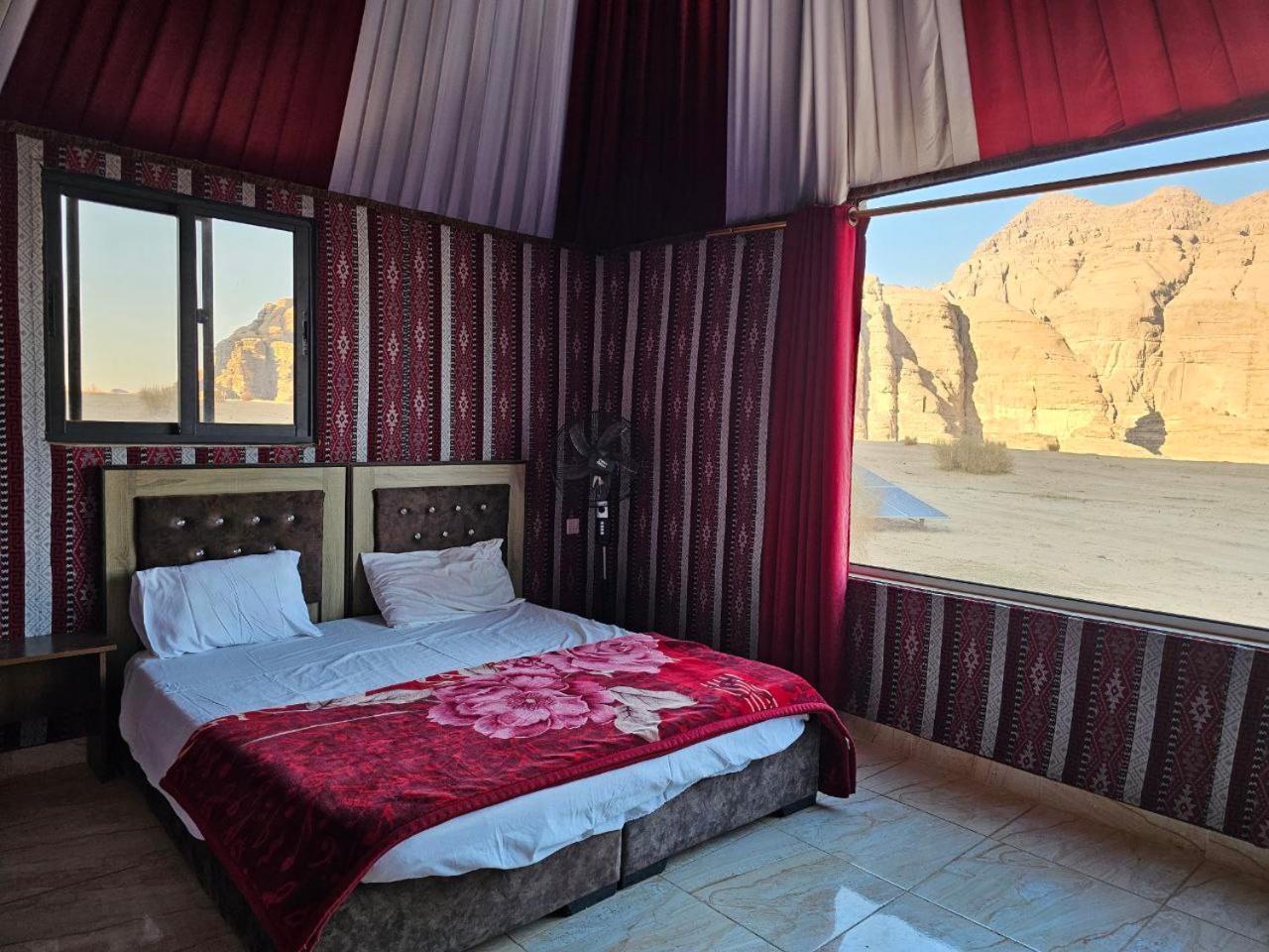Bed and Breakfast Beduin Star Trail Camp Wadi Rum Esterno foto