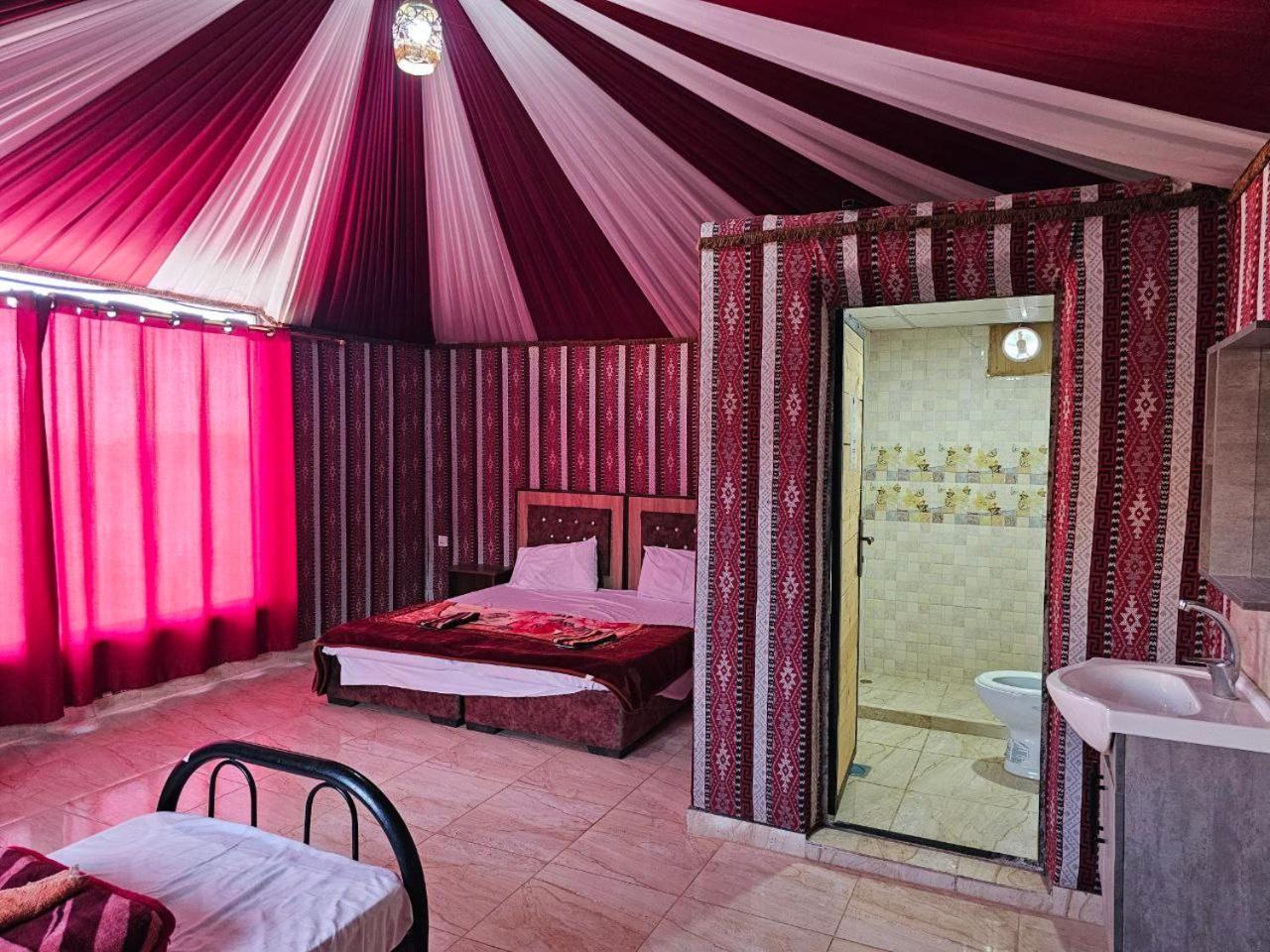 Bed and Breakfast Beduin Star Trail Camp Wadi Rum Esterno foto