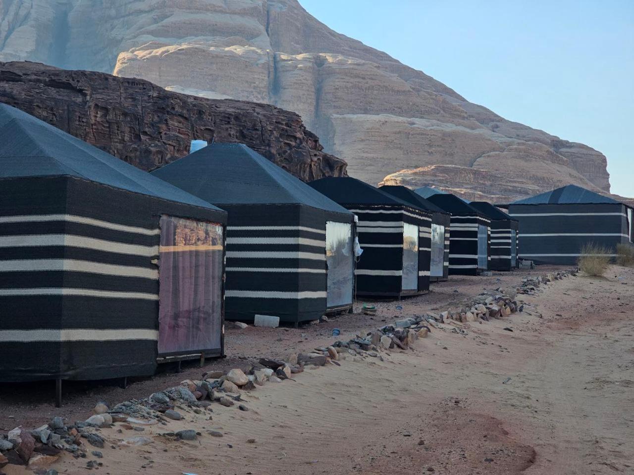 Bed and Breakfast Beduin Star Trail Camp Wadi Rum Esterno foto
