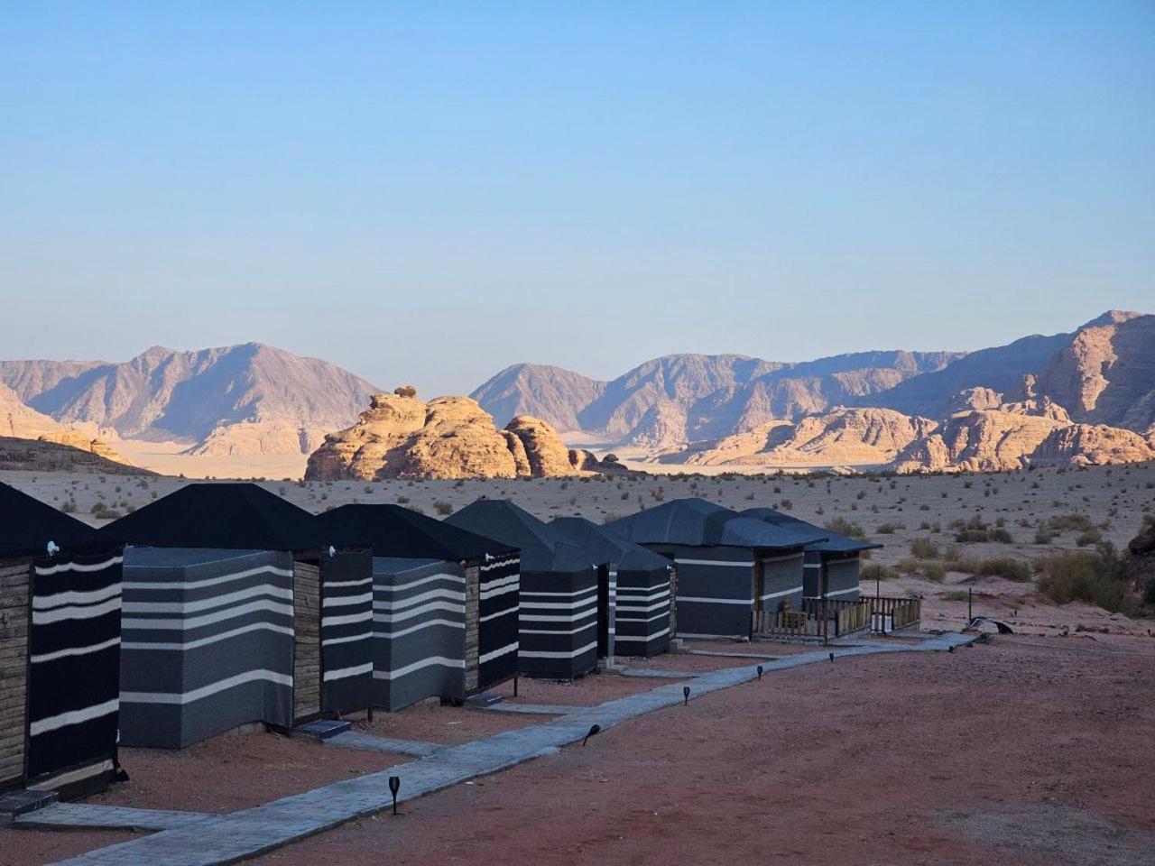 Bed and Breakfast Beduin Star Trail Camp Wadi Rum Esterno foto