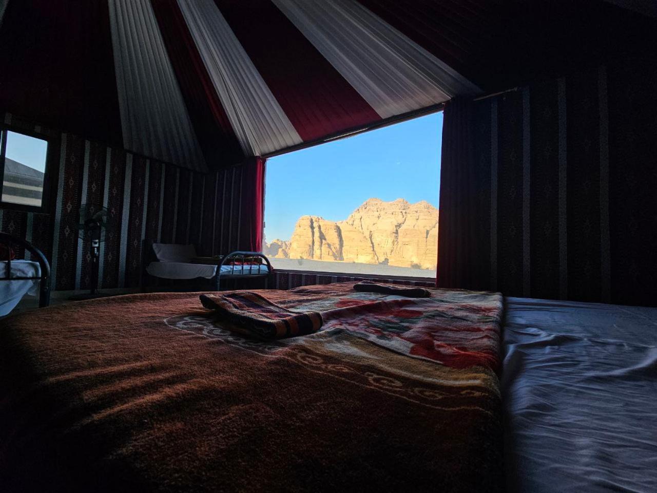 Bed and Breakfast Beduin Star Trail Camp Wadi Rum Esterno foto